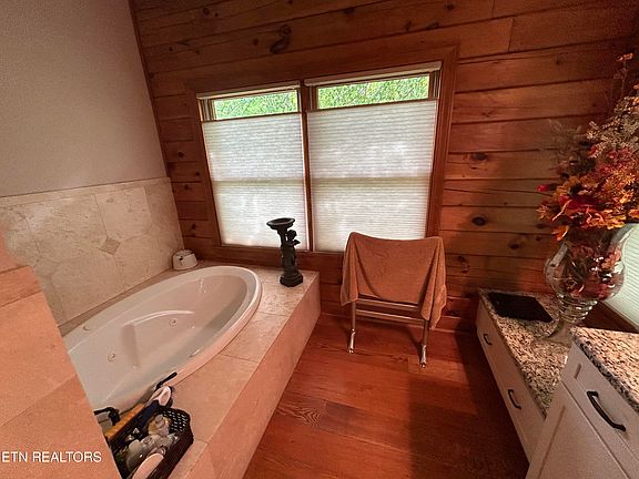 20th image of 150 Red Oak Dr