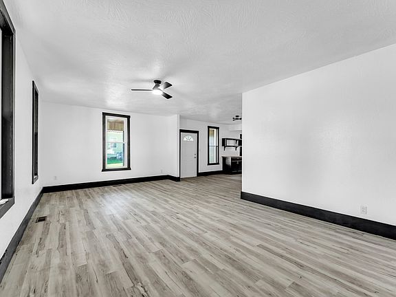 5th image of 407 Wells Street