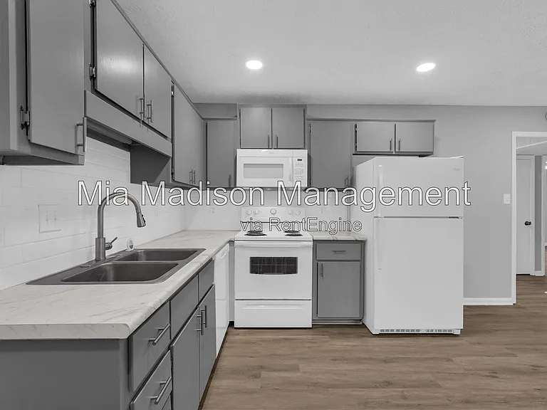 111 E Mell St #16 — Photo 19