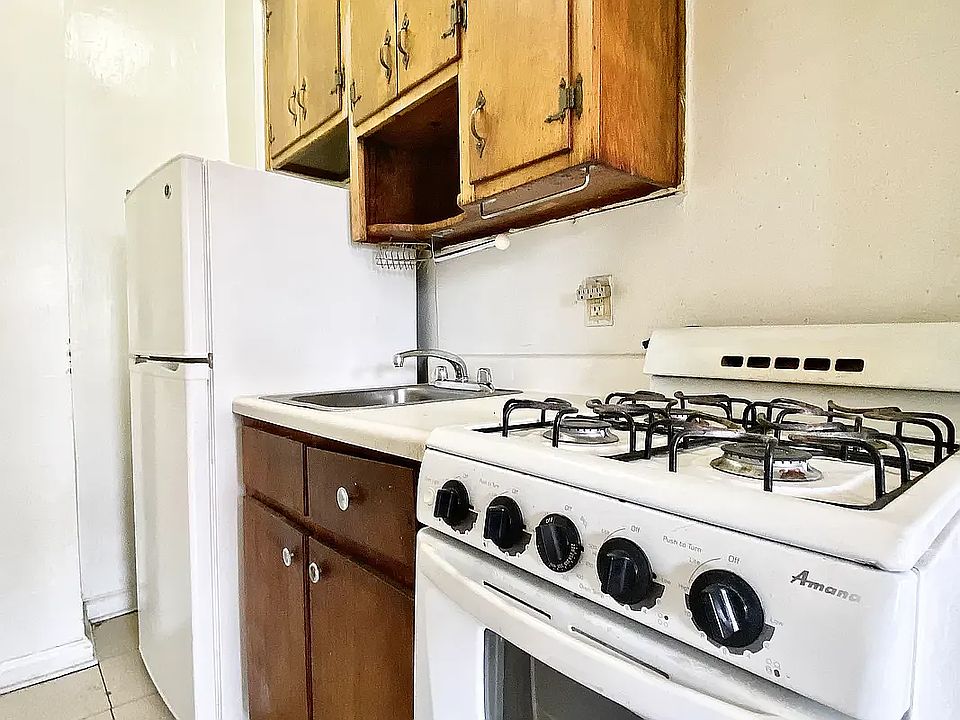 2nd image of 470 W 141st St APT 4B