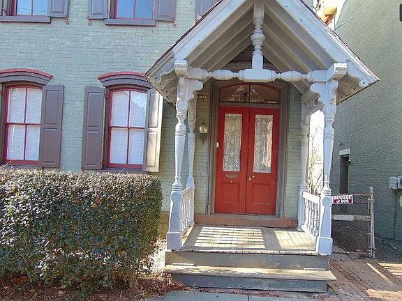 Easy access to 1st floor apartment.