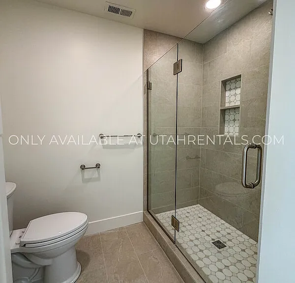 960 N Eastview Dr — Photo 34