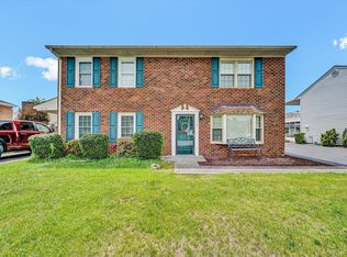 1308 Parkdale Manor Dr, Salem, VA 24153