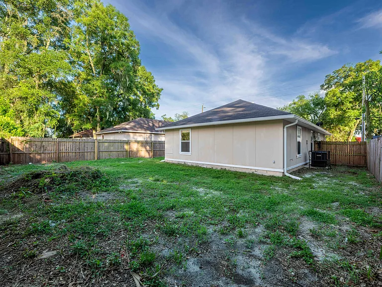 8205 Berry Ave — Photo 32