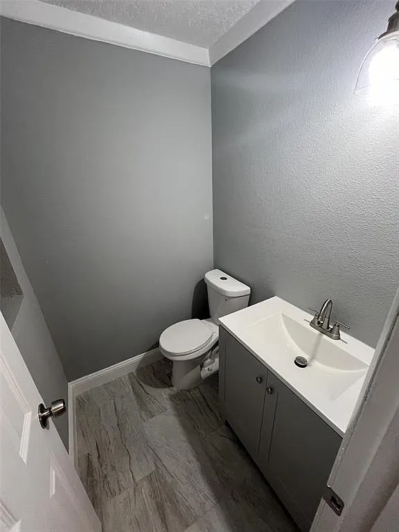 3 bed, 1.5 bath, 1172 sqft, $2,100 — Photo 4