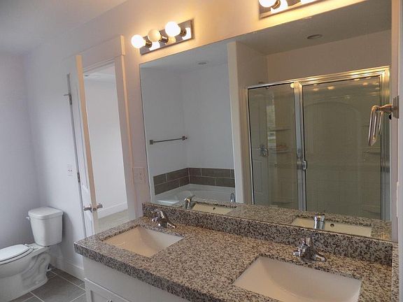 4th image of 681 E Moray Hill Ct #27