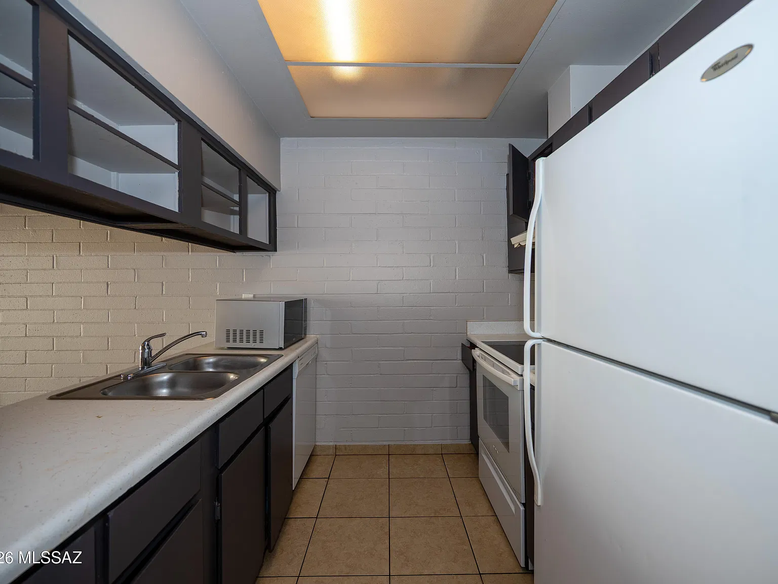 2 bed, 1.0 bath, 911 sqft, $845 — Photo 2