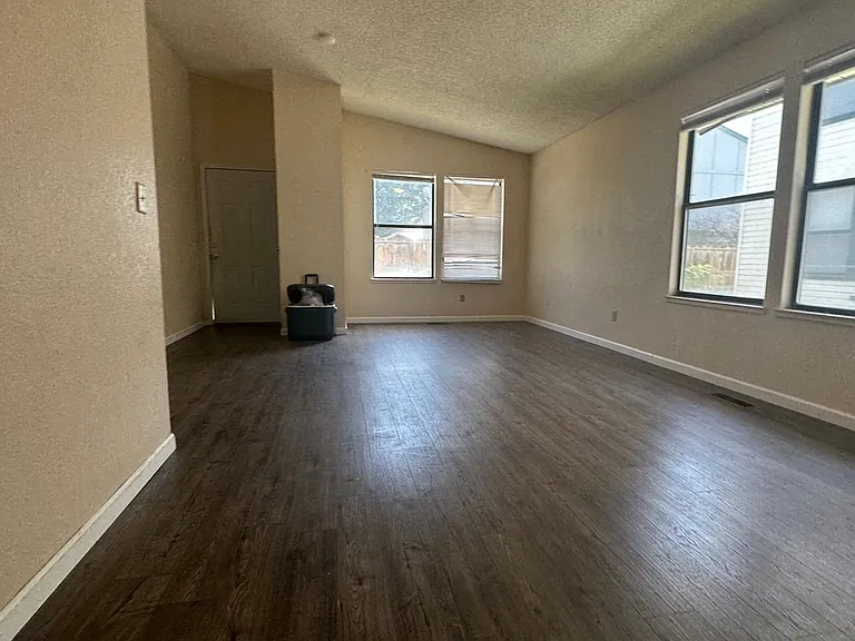 281-283 Quail Way #291 — Photo 4