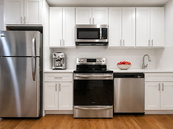 3rd image of 425 Riverside Dr #4A2