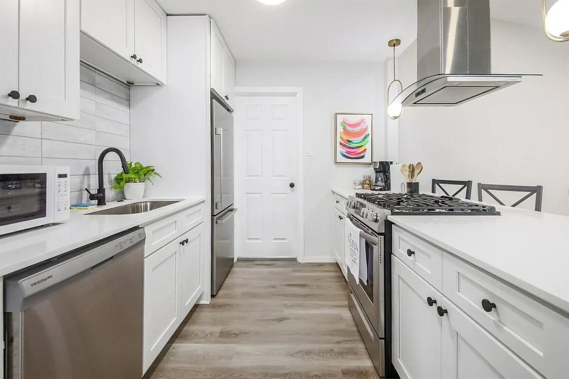 2 bed, 916 sqft, $3,400 — Photo 4