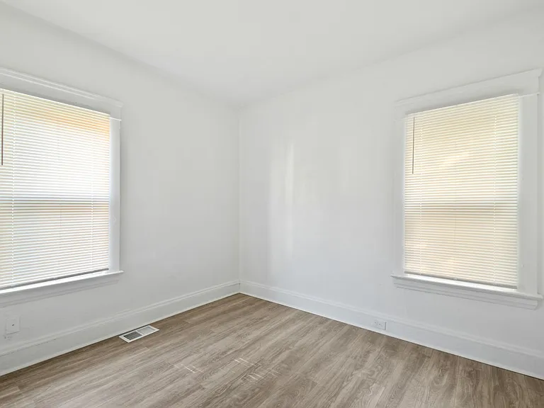 635 E 124th St #A — Photo 11