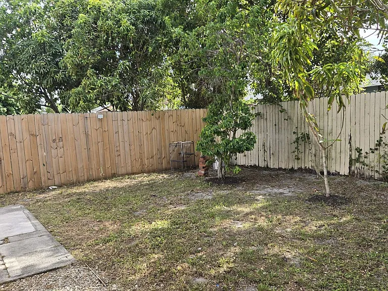 6511 Seminole Dr — Photo 13