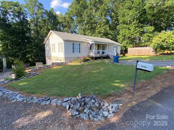 5570 George Henry Dr, Hickory, NC 28602
