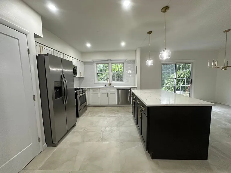 Melrose Apartments — Photo 32