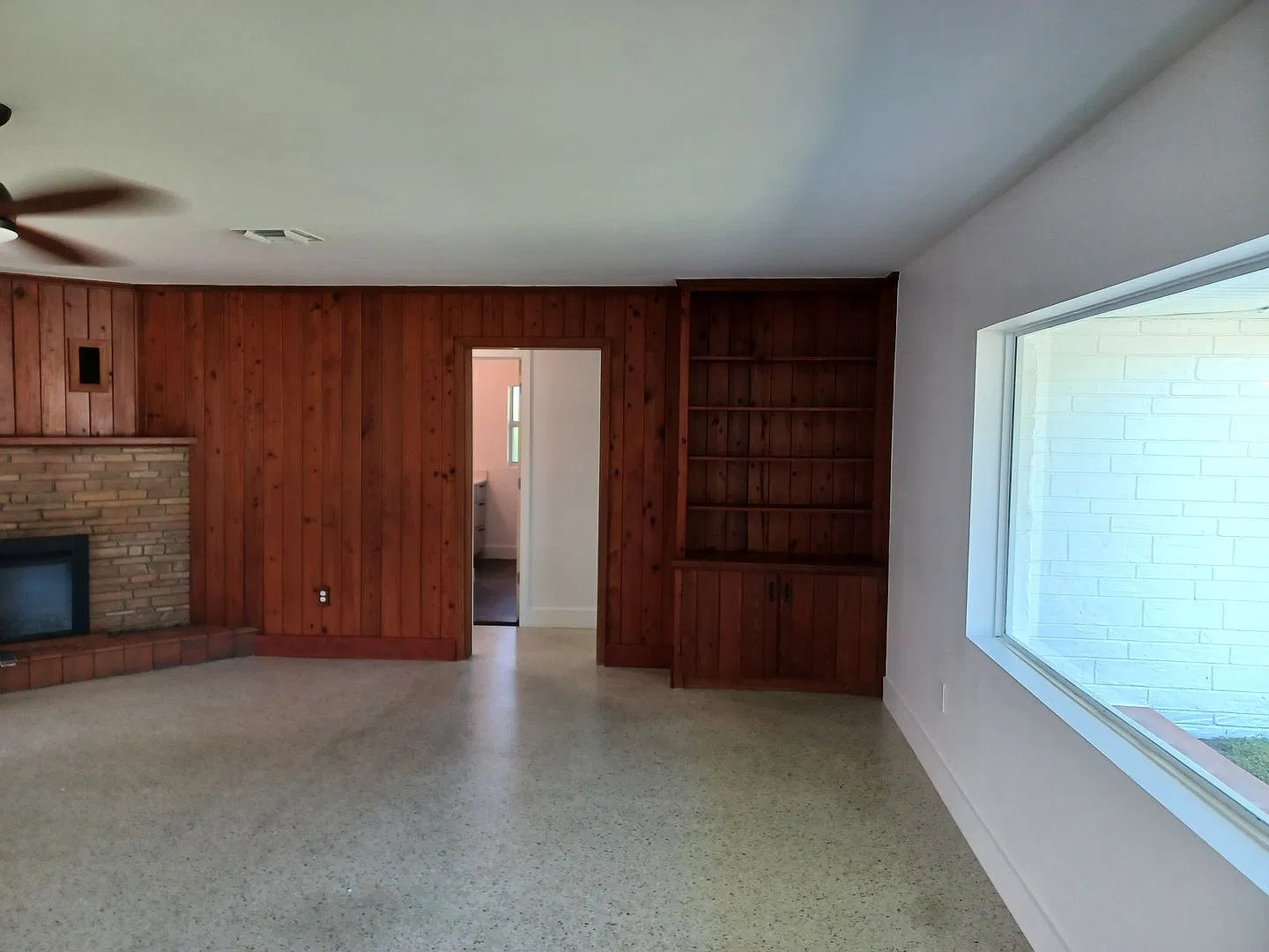 Coming Soon: Newly Renovated: Stunning 3 Bedroom / 2 Bathroom, Fenced Yard, Corner Lot, Great Fam... — Photo 3
