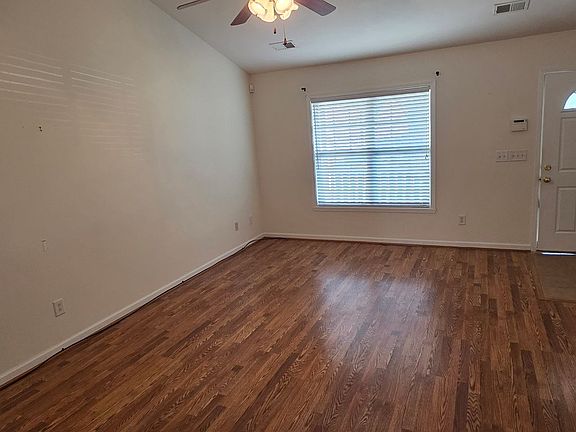 3rd image of 3938 Parkview Ct