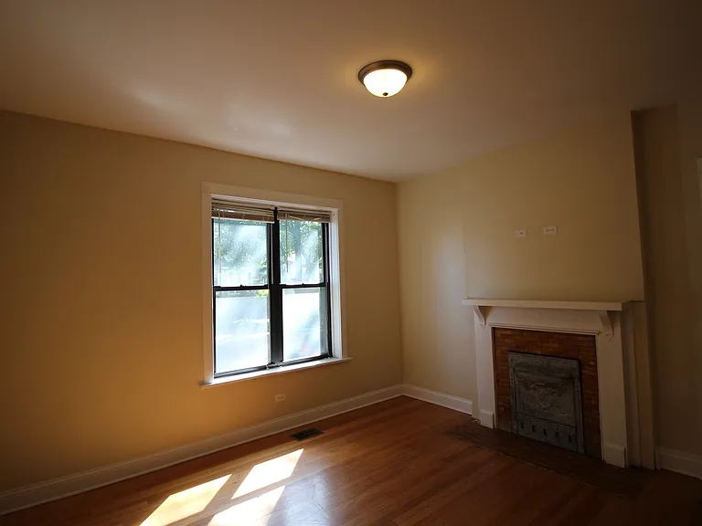 5032 N Western Ave #2 — Photo 2