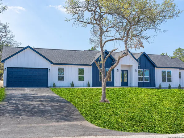 102 SADDLE MOUNTAIN DR, Boerne, TX 78006