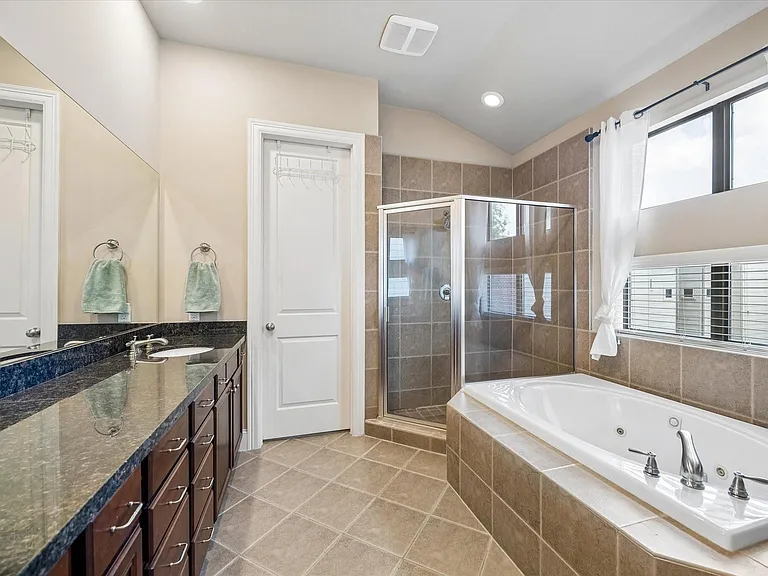 2848 Leeland St — Photo 17