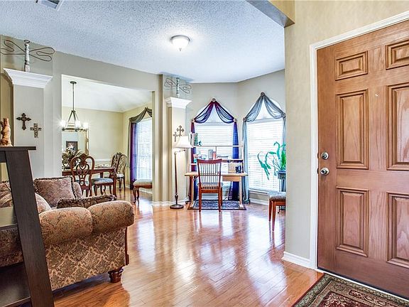 4th image of 3719 Arbordale Ln
