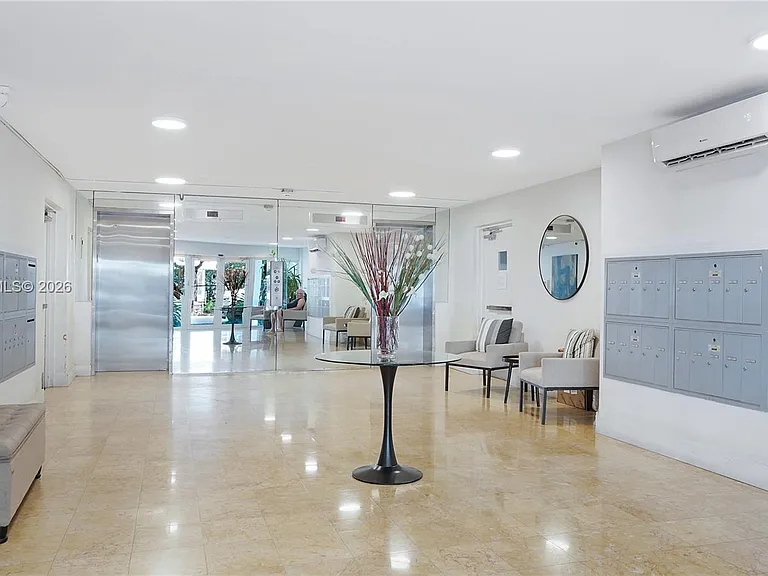 1750 James Ave #9J — Photo 13