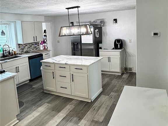 4th image of 5696 Columbia Dr