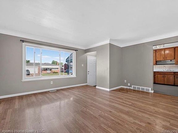 5th image of 26478 Richard Dr