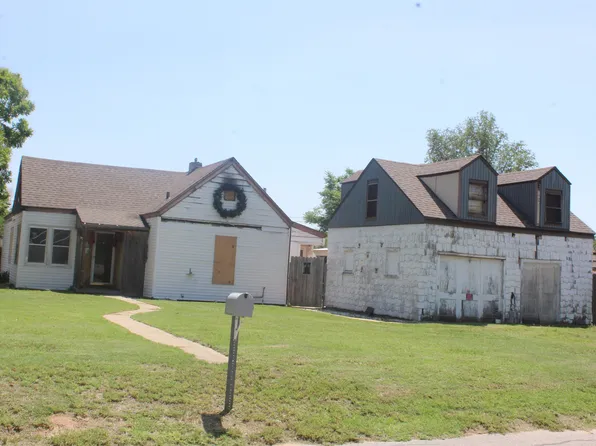 1802 2nd St, Woodward, OK 73801