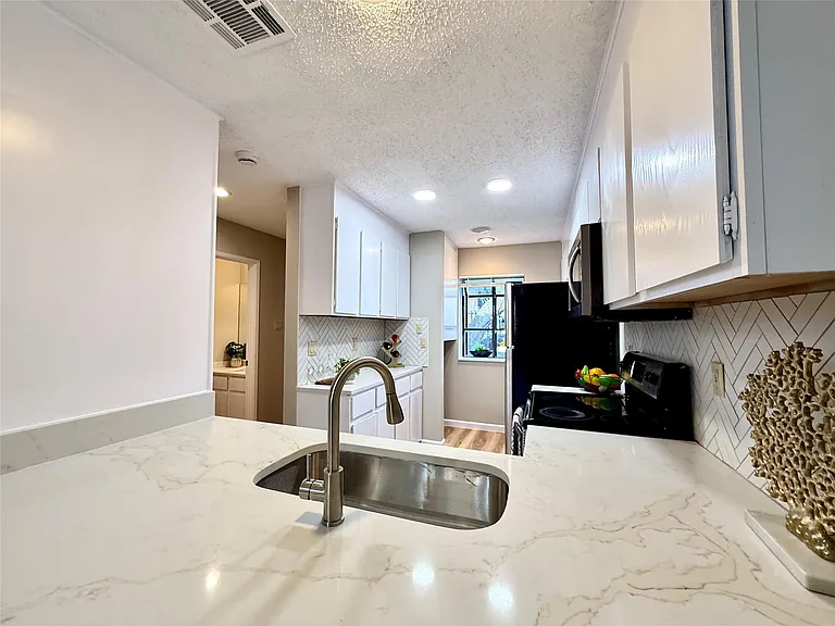 7122 Wood Hollow Dr #106 — Photo 8