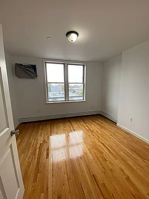 Rented by Standard Living Realty Inc | media 16