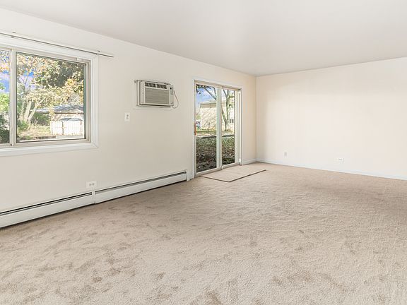2nd image of 531 Carlysle Dr APT 1