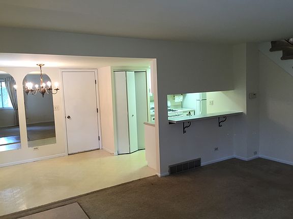 4th image of 2S727 Winchester Cir E Unit 3