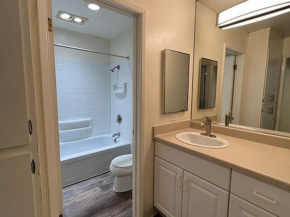 4th image of 532 Bancroft Ave #107