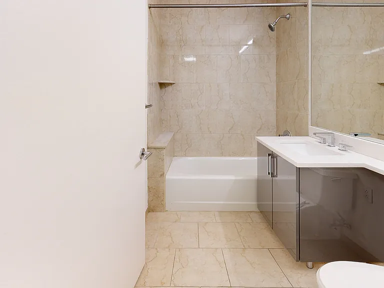 10 Hanover Square — Photo 118