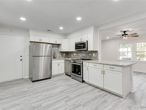 3rd image of 39 Boxwood Dr