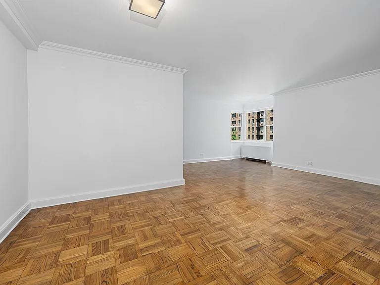 215 E 68th St #5Q — Photo 4