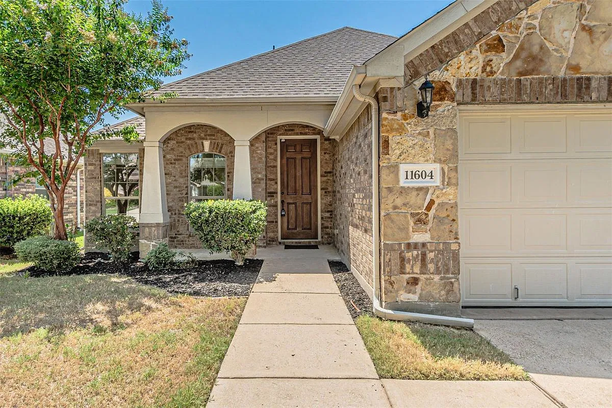 3 bed, 2.0 bath, 1823 sqft, $2,300 — Photo 4
