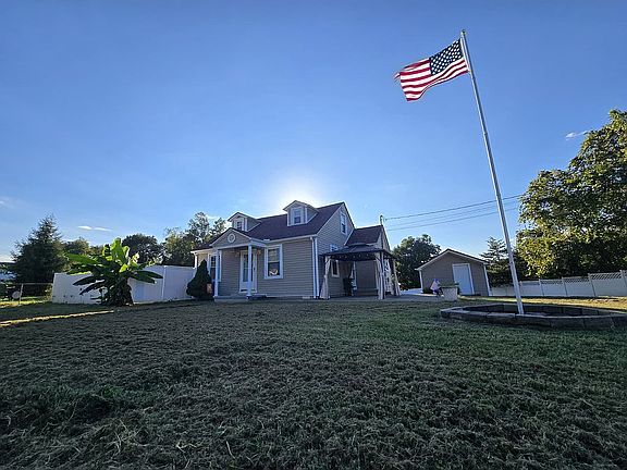 3rd image of 4827 Roberson Rd