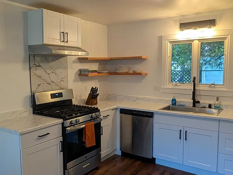 405 N Cloverdale Blvd — Photo 12