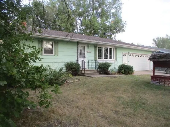 502 4th St SE, Hillsboro, ND 58045