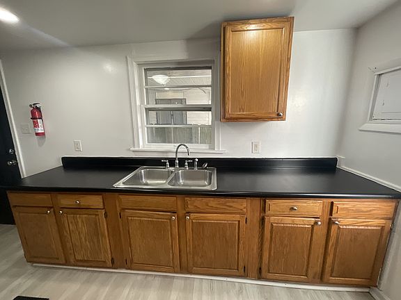 5th image of 466 W College Ave