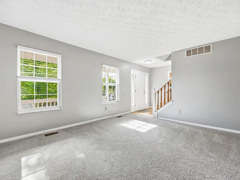 3033 Jamestown Dr — Photo 14