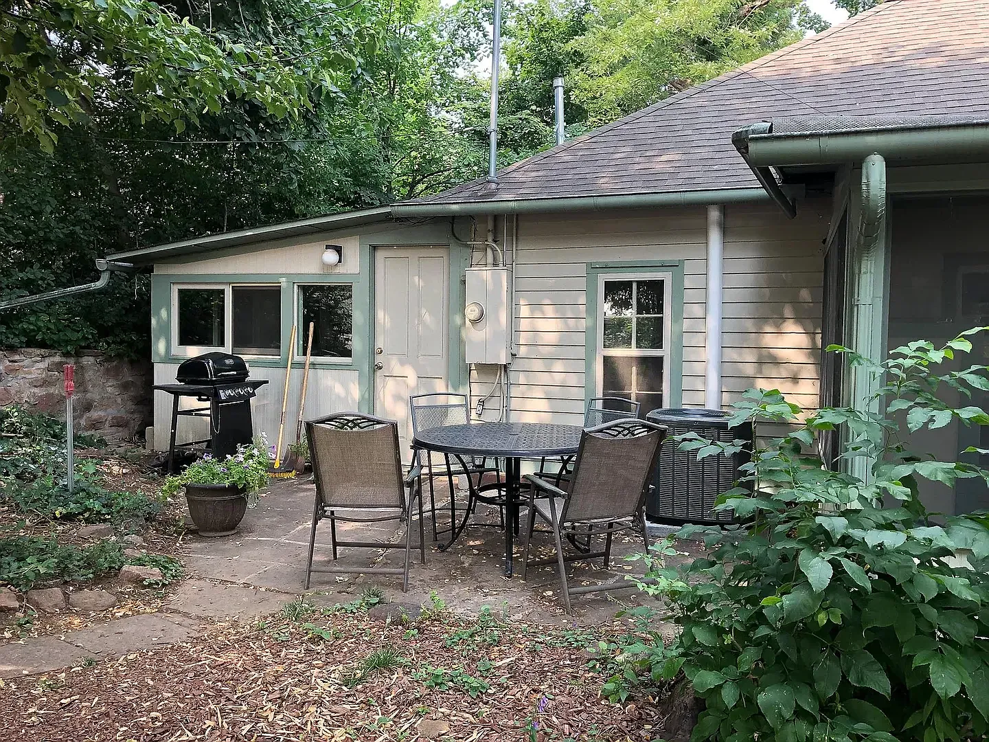 Masterfully renovated 1898 bungalow Chautauqua Park — Photo 2
