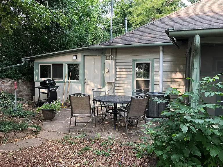 102 Clematis Dr — Photo 2