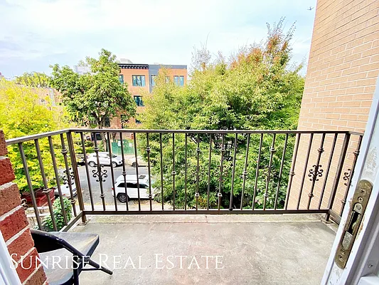 Rented by Sunrise Real Estate | media 5