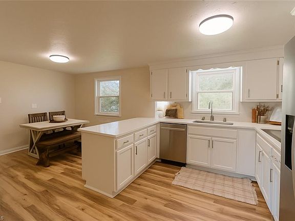 5th image of 255 Shatley Orchard St