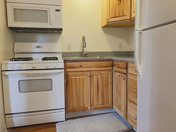 5th image of 50 Academy Ave #31