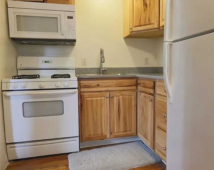 50 Academy Ave #31 — Photo 5