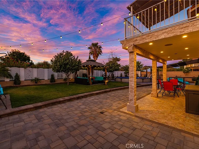 4561 Grandview Dr — Photo 41