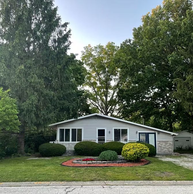 1st image of 902 E Burkwood Dr